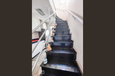 Apartamento à venda com 160m², 2 quartos e 3 vagasEscada