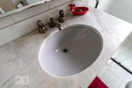 Apartamento à venda com 189m², 4 quartos e 3 vagas Apartamento à venda com 189m², 4 quartos e 3 vagasPia