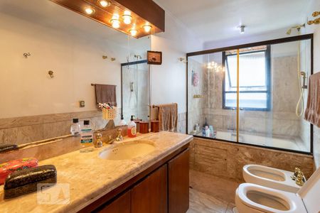 Apartamento à venda com 189m², 4 quartos e 3 vagas Apartamento à venda com 189m², 4 quartos e 3 vagasBanheiro Suíte 1