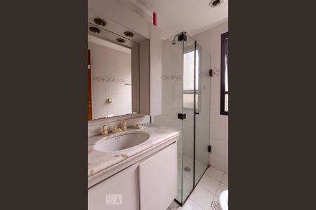 Apartamento à venda com 189m², 4 quartos e 3 vagas Apartamento à venda com 189m², 4 quartos e 3 vagasBanheiro Suíte 2