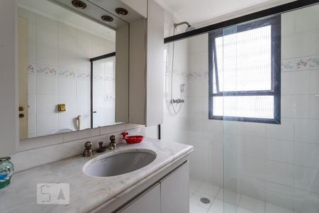 Apartamento à venda com 189m², 4 quartos e 3 vagas Apartamento à venda com 189m², 4 quartos e 3 vagasBanheiro Corredor