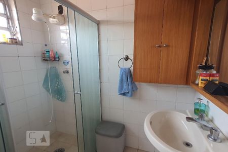 Casa à venda com 191m², 4 quartos e 3 vagasBanheiro 1
