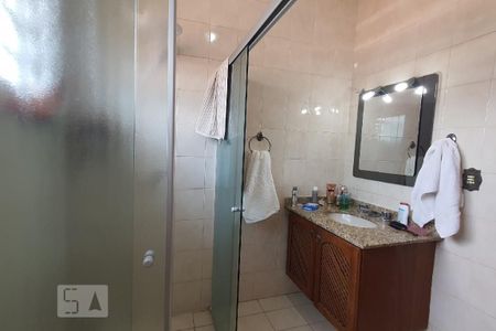 Casa à venda com 191m², 4 quartos e 3 vagasBanheiro da Suíte 1