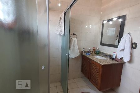 Casa à venda com 191m², 4 quartos e 3 vagasBanheiro da Suíte 1