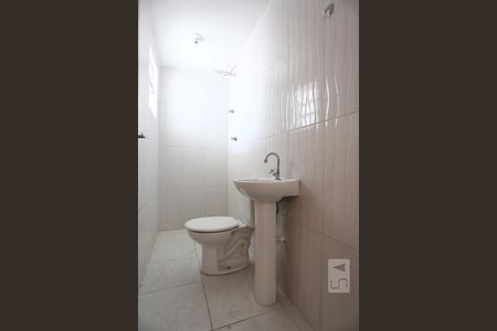 Banheiro de casa de condomínio para alugar com 1 quarto, 45m² em Cipava, Osasco