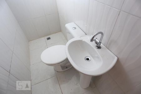 Banheiro de casa de condomínio para alugar com 1 quarto, 45m² em Cipava, Osasco