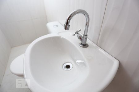 Banheiro - Torneira de casa de condomínio para alugar com 1 quarto, 45m² em Cipava, Osasco