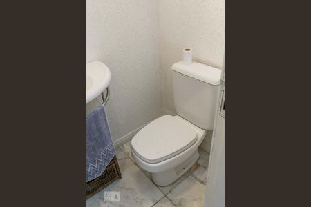 Casa à venda com 152m², 3 quartos e sem vaga Casa à venda com 152m², 3 quartos e sem vagaBanheiro