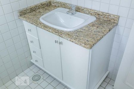 Casa à venda com 152m², 3 quartos e sem vaga Casa à venda com 152m², 3 quartos e sem vagaBanheiro Corredor