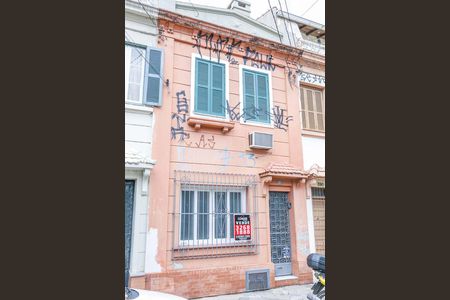 Casa à venda com 152m², 3 quartos e sem vaga Casa à venda com 152m², 3 quartos e sem vagaFachada