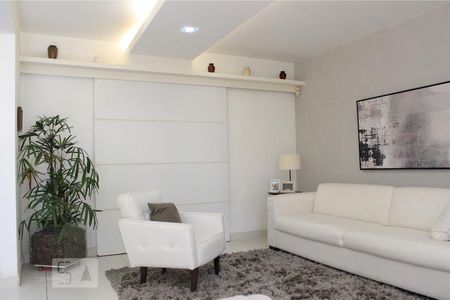 Sala de casa de condomínio à venda com 3 quartos, 185m² em Barra da Tijuca, Rio de Janeiro
