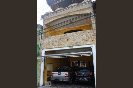 Casa à venda com 280m², 2 quartos e 2 vagasFachada