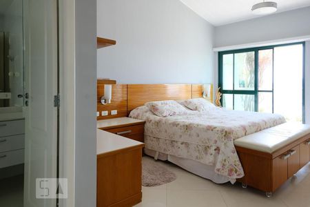 Casa à venda com 250m², 4 quartos e 4 vagasQuarto Suíte