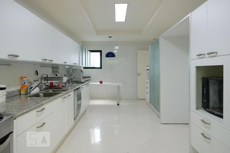 Casa à venda com 250m², 4 quartos e 4 vagasCozinha