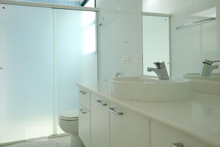 Casa à venda com 250m², 4 quartos e 4 vagasBanheiro