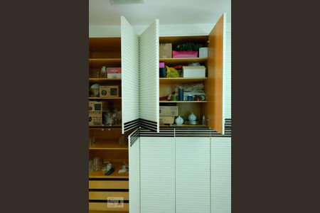 Casa à venda com 250m², 4 quartos e 4 vagasHall de acesso ao 2º andar