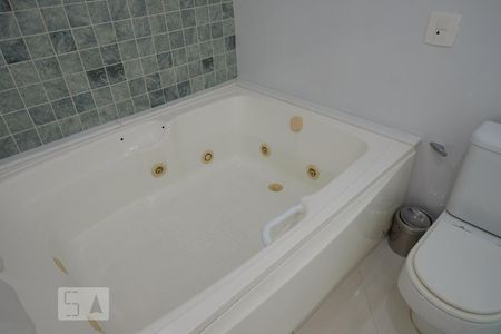 Casa à venda com 250m², 4 quartos e 4 vagasBanheiro Suíte