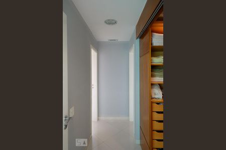 Casa à venda com 250m², 4 quartos e 4 vagasQuarto Suíte