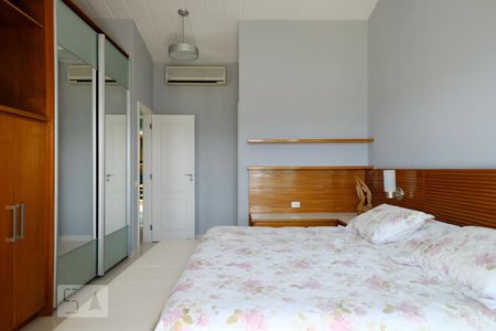Casa à venda com 250m², 4 quartos e 4 vagasQuarto Suíte