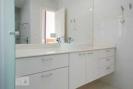 Casa à venda com 250m², 4 quartos e 4 vagasBanheiro Suíte