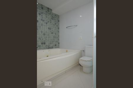 Casa à venda com 250m², 4 quartos e 4 vagasBanheiro Suíte