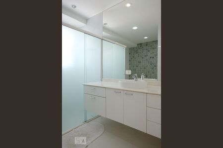 Casa à venda com 250m², 4 quartos e 4 vagasBanheiro Suíte