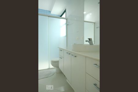 Casa à venda com 250m², 4 quartos e 4 vagasBanheiro