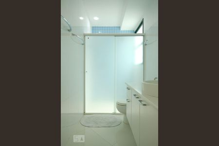 Casa à venda com 250m², 4 quartos e 4 vagasBanheiro