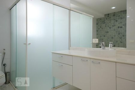 Casa à venda com 250m², 4 quartos e 4 vagasBanheiro Suíte