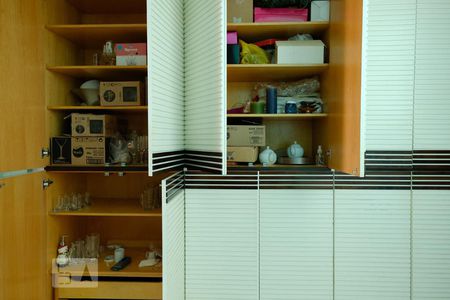 Casa à venda com 250m², 4 quartos e 4 vagasHall de acesso ao 2º andar