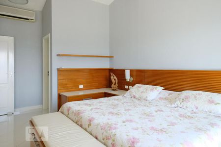 Casa à venda com 250m², 4 quartos e 4 vagasQuarto Suíte