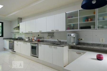 Casa à venda com 250m², 4 quartos e 4 vagasCozinha