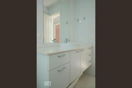 Casa à venda com 250m², 4 quartos e 4 vagasBanheiro