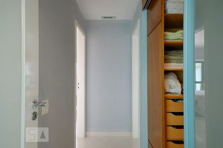 Casa à venda com 250m², 4 quartos e 4 vagasQuarto Suíte