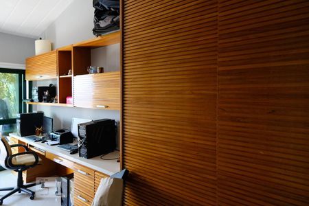 Casa à venda com 250m², 4 quartos e 4 vagasQuarto Suíte - Escritório