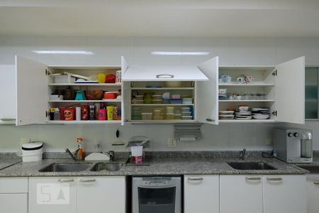 Casa à venda com 250m², 4 quartos e 4 vagasCozinha