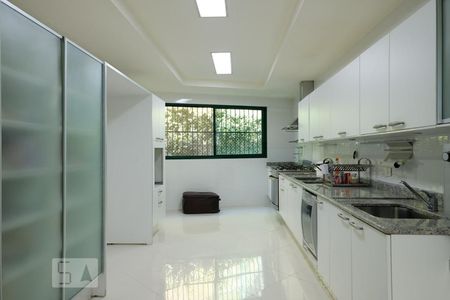 Casa à venda com 250m², 4 quartos e 4 vagasCozinha