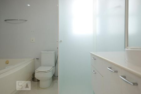 Casa à venda com 250m², 4 quartos e 4 vagasBanheiro Suíte