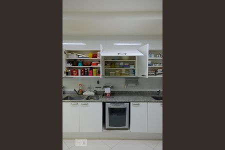 Casa à venda com 250m², 4 quartos e 4 vagasCozinha