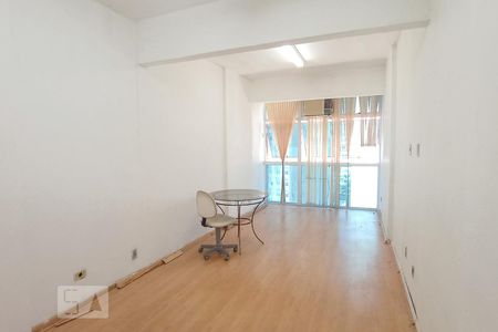 Sala/Quarto de kitnet/studio para alugar com 1 quarto, 33m² em Centro, Rio de Janeiro
