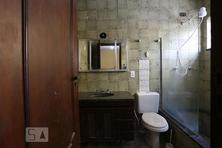 Casa à venda com 320m², 4 quartos e 3 vagasBanheiro da Suíte 1