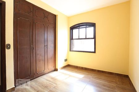 Casa à venda com 320m², 4 quartos e 3 vagasSuíte 2