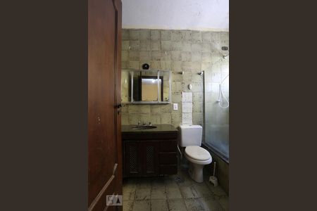 Casa à venda com 320m², 4 quartos e 3 vagasBanheiro da Suíte 1