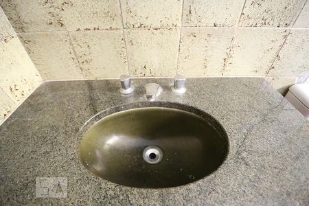 Casa à venda com 320m², 4 quartos e 3 vagasBanheiro da Suíte 1 -Torneira