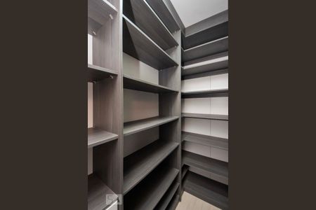 Apartamento à venda com 105m², 2 quartos e 1 vagaBanheiro da Suíte que esta como closet