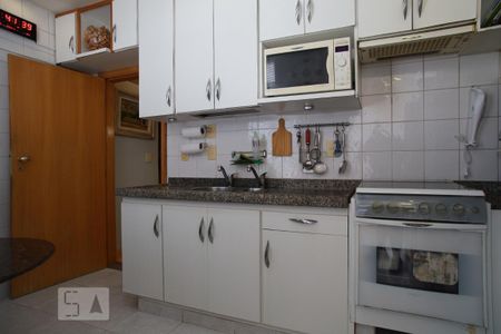 Apartamento à venda com 83m², 2 quartos e sem vagaCozinha