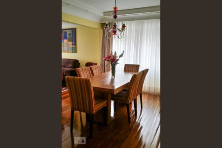 Apartamento à venda com 127m², 2 quartos e 1 vaga Apartamento à venda com 127m², 2 quartos e 1 vagaSala