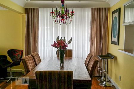 Apartamento à venda com 127m², 2 quartos e 1 vaga Apartamento à venda com 127m², 2 quartos e 1 vagaSala de Jantar