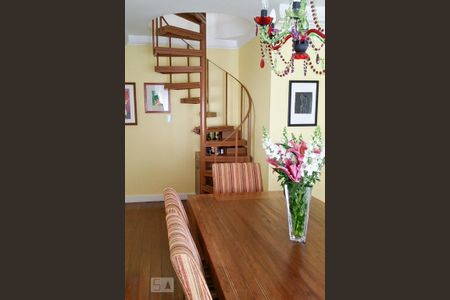 Apartamento à venda com 127m², 2 quartos e 1 vaga Apartamento à venda com 127m², 2 quartos e 1 vagaDetalhe Sala