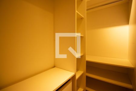 Apartamento à venda com 83m², 2 quartos e 2 vagas Apartamento à venda com 83m², 2 quartos e 2 vagasCloset da suíte